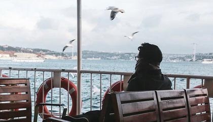 西甲综合：巴萨大胜西班牙人 9分优势领跑